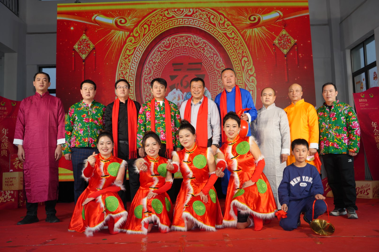 璀璨燈火照亮奮斗征程，歡聲笑語鐫刻難忘瞬間！